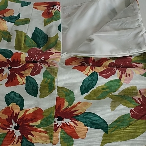 Ann Taylor Factory White w Florals Sz 2 - Picture 6 of 8